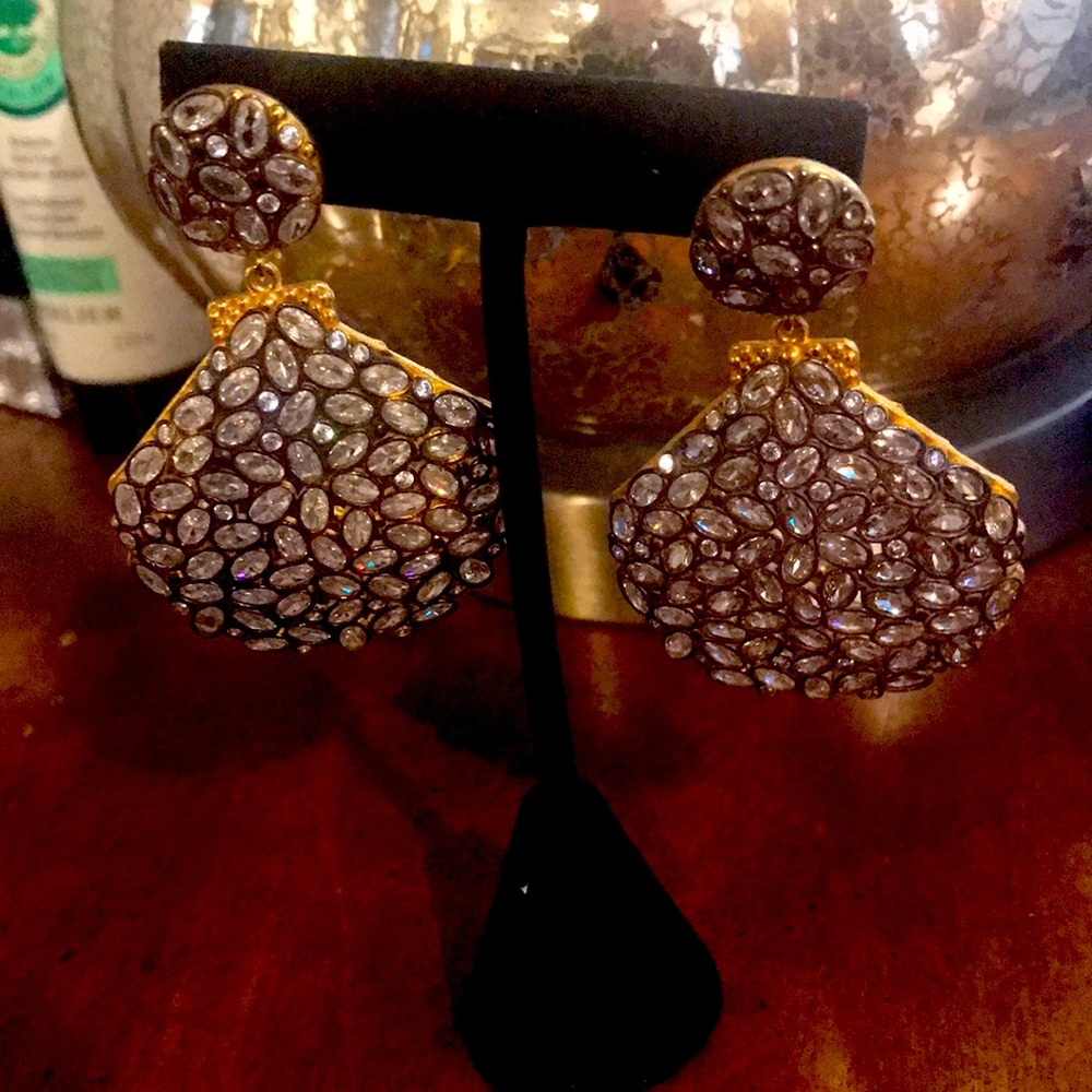 Ladies drop earrings
